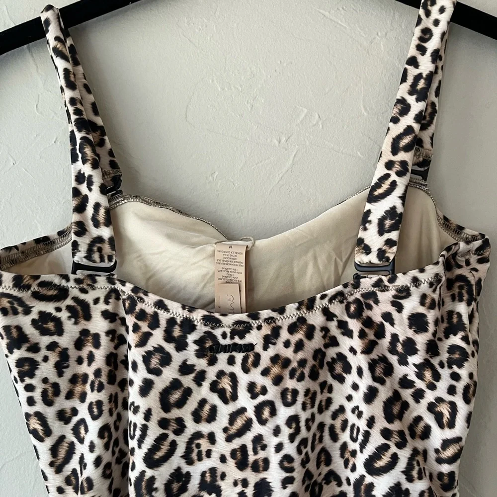 SKIMS SWIM STRAPLESS ONE PIECE SWIMSUIT CHAMPAGNE LEOPARD PRINT M